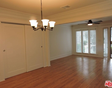 559 N Windsor Boulevard - Photo Thumbnail 5