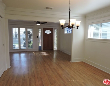 559 N Windsor Boulevard - Photo Thumbnail 8