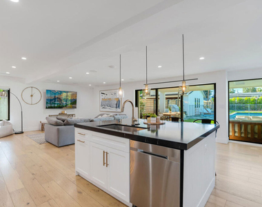 22745 Erwin Street - Photo Thumbnail 28