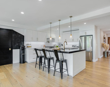22745 Erwin Street - Photo Thumbnail 25