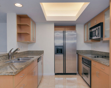 13700 Marina Pointe Drive - Photo Thumbnail 2