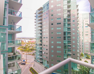 13700 Marina Pointe Drive - Photo Thumbnail 7