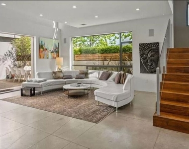 800 N Harper Avenue - Photo Thumbnail 2