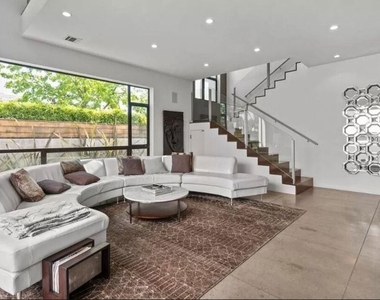 800 N Harper Avenue - Photo Thumbnail 3