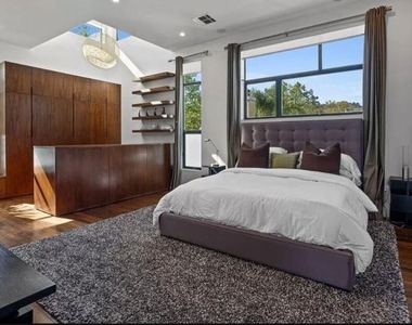 800 N Harper Avenue - Photo Thumbnail 7