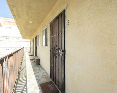 1313 Ocean Front Walk - Photo Thumbnail 9