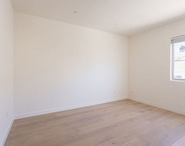 1313 Ocean Front Walk - Photo Thumbnail 4