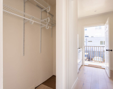 1313 Ocean Front Walk - Photo Thumbnail 1
