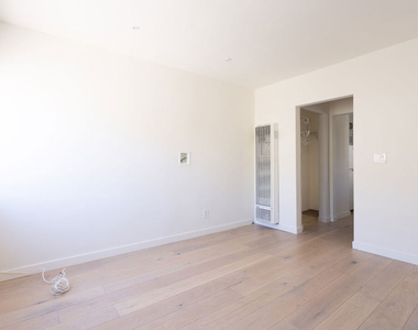 1313 Ocean Front Walk - Photo Thumbnail 3