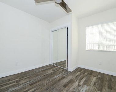 520 W 82nd Street - Photo Thumbnail 14