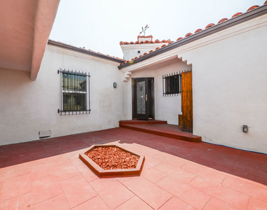 520 W 82nd Street - Photo Thumbnail 2