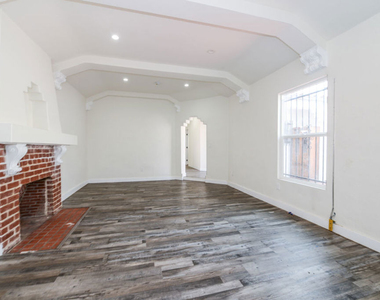 520 W 82nd Street - Photo Thumbnail 6