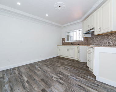 520 W 82nd Street - Photo Thumbnail 12