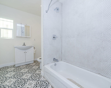 520 W 82nd Street - Photo Thumbnail 11