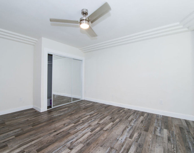 520 W 82nd Street - Photo Thumbnail 10