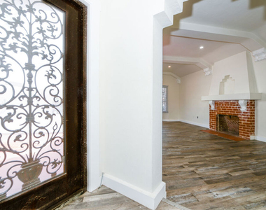 520 W 82nd Street - Photo Thumbnail 15