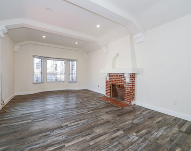 520 W 82nd Street - Photo Thumbnail 5