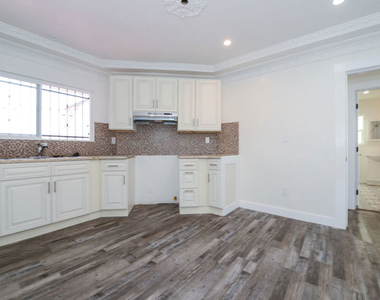 520 W 82nd Street - Photo Thumbnail 13