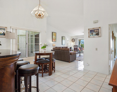 709 Vista Lago Circle N - Photo Thumbnail 7