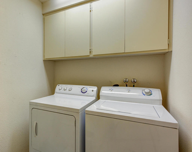 709 Vista Lago Circle N - Photo Thumbnail 19