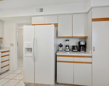 709 Vista Lago Circle N - Photo Thumbnail 9