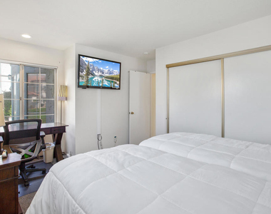 709 Vista Lago Circle N - Photo Thumbnail 16