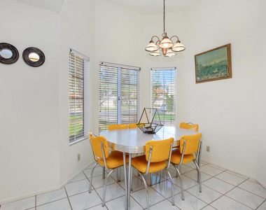 709 Vista Lago Circle N - Photo Thumbnail 10