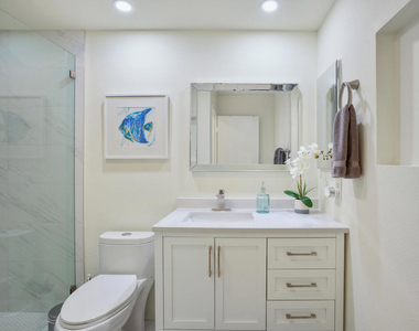 709 Vista Lago Circle N - Photo Thumbnail 17
