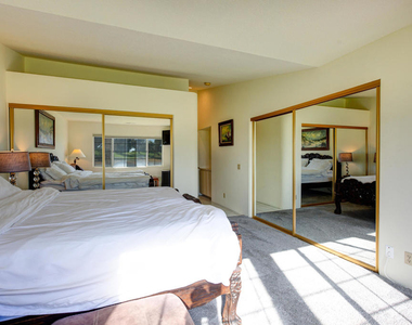 709 Vista Lago Circle N - Photo Thumbnail 12