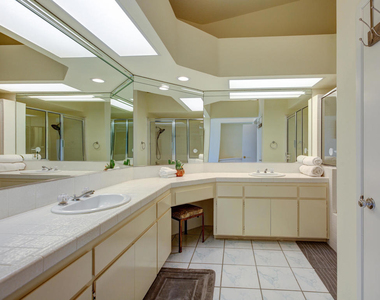 709 Vista Lago Circle N - Photo Thumbnail 13