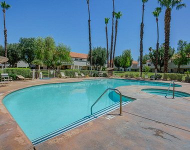709 Vista Lago Circle N - Photo Thumbnail 29