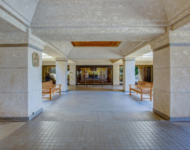 709 Vista Lago Circle N - Photo Thumbnail 32