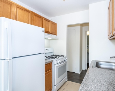 7 Lake Street - Photo Thumbnail 15