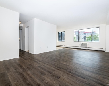 7 Lake Street - Photo Thumbnail 12