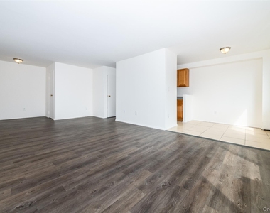 7 Lake Street - Photo Thumbnail 10