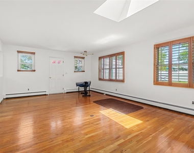 217 Greeley Avenue - Photo Thumbnail 6