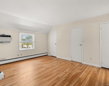 217 Greeley Avenue - Photo Thumbnail 7