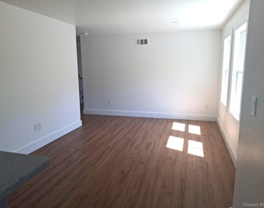 11 Cedar - Photo Thumbnail 5