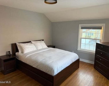 135 Winthrop Avenue - Photo Thumbnail 11