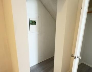 3134 6th Avenue - Photo Thumbnail 4