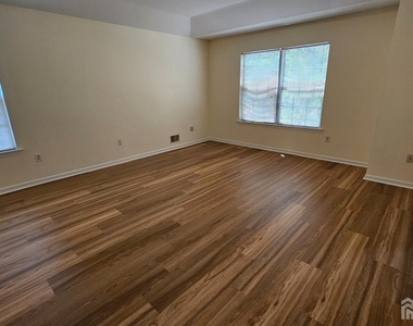 405 Cobblestone Court - Photo Thumbnail 23