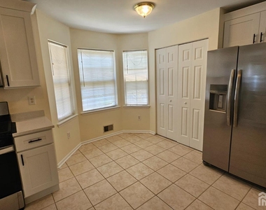 405 Cobblestone Court - Photo Thumbnail 9