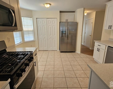 405 Cobblestone Court - Photo Thumbnail 11