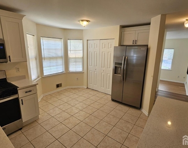 405 Cobblestone Court - Photo Thumbnail 3