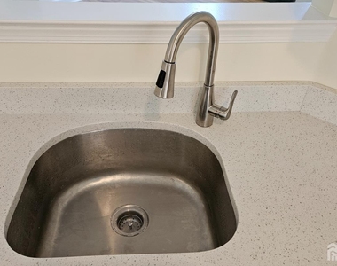 405 Cobblestone Court - Photo Thumbnail 7