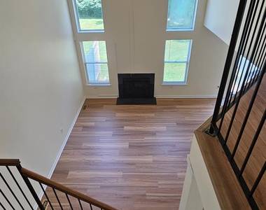 405 Cobblestone Court - Photo Thumbnail 18