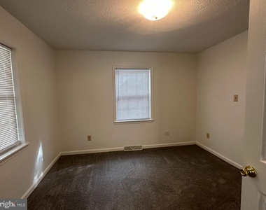 109 E Pall Mall Street - Photo Thumbnail 2