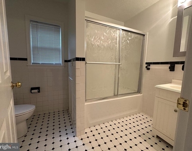 109 E Pall Mall Street - Photo Thumbnail 6