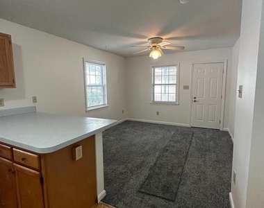 109 E Pall Mall Street - Photo Thumbnail 4