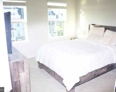 1697 Dunnington Place - Photo Thumbnail 38